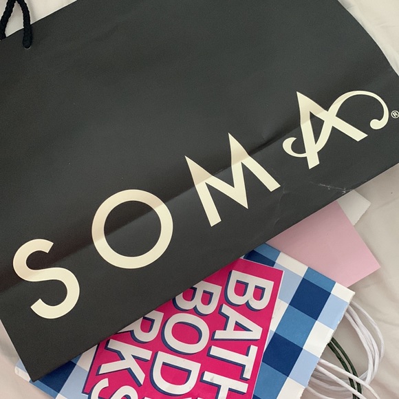 Gift Bags & Box - Picture 9 of 16